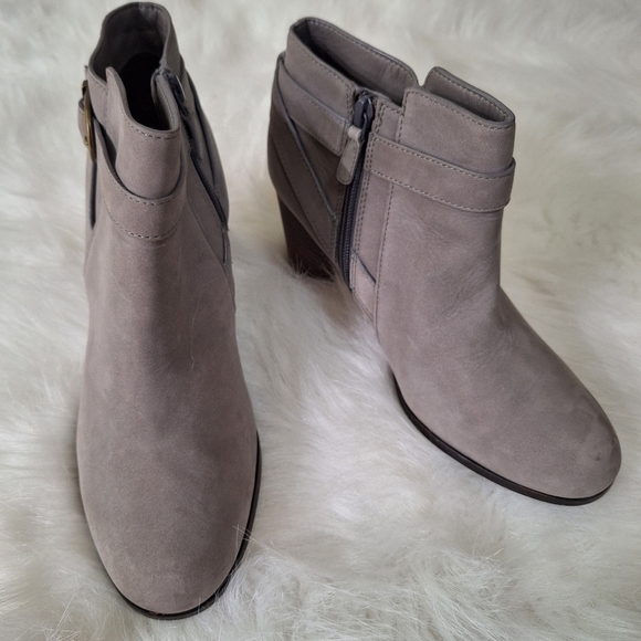 Cole Haan Grey Suede Leather Heeled Ankle Booties Sz 9B - Picture 2 of 11